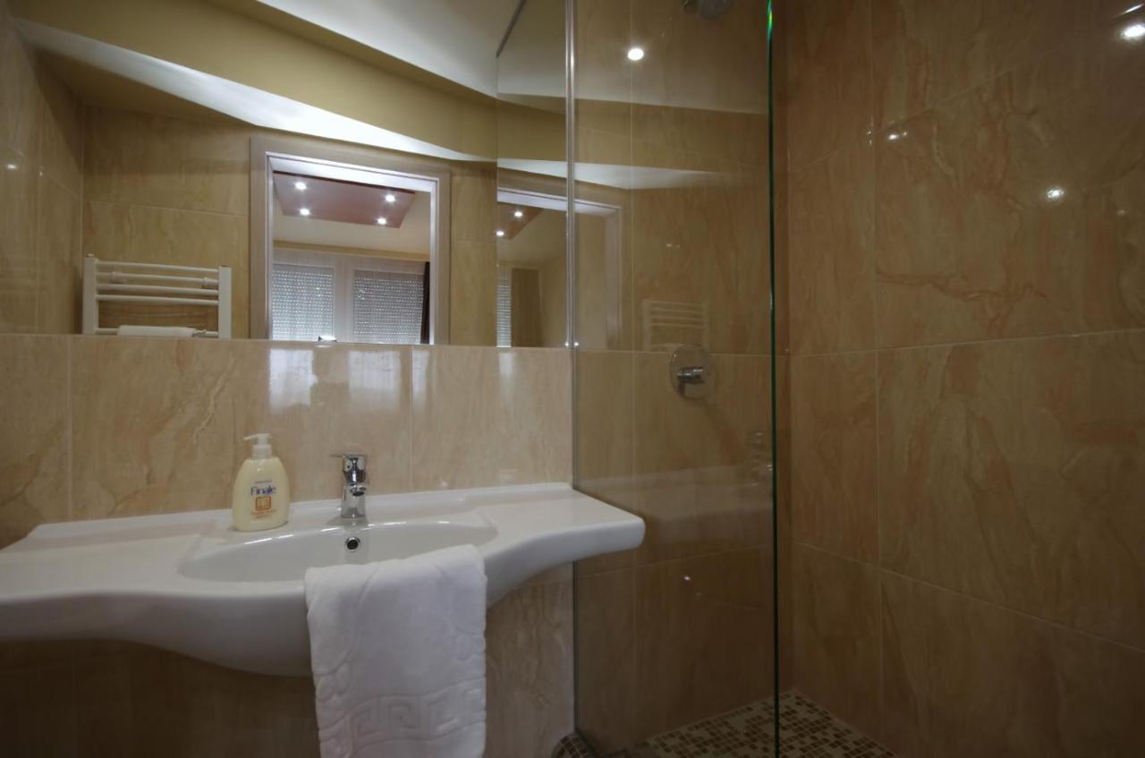 Aqua Hotel Gyula Bagian luar foto