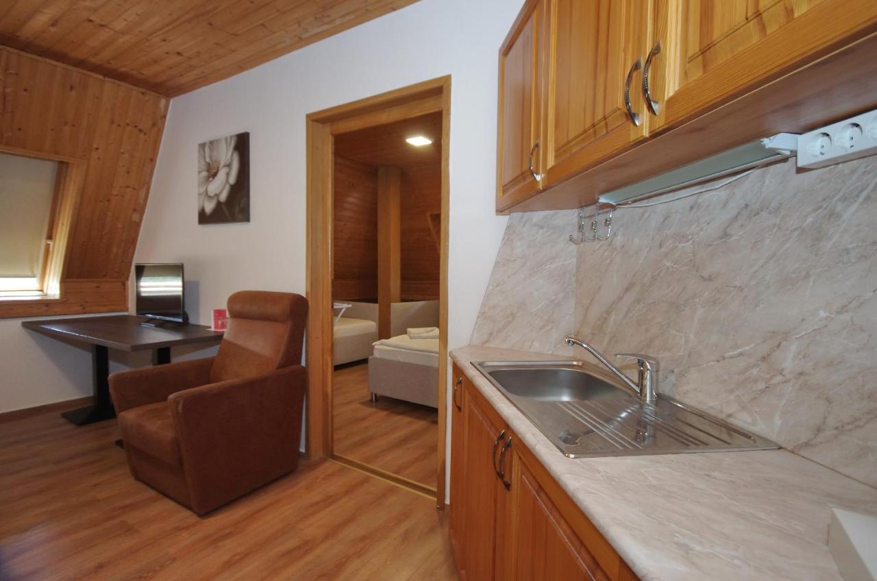 Aqua Hotel Gyula Bagian luar foto