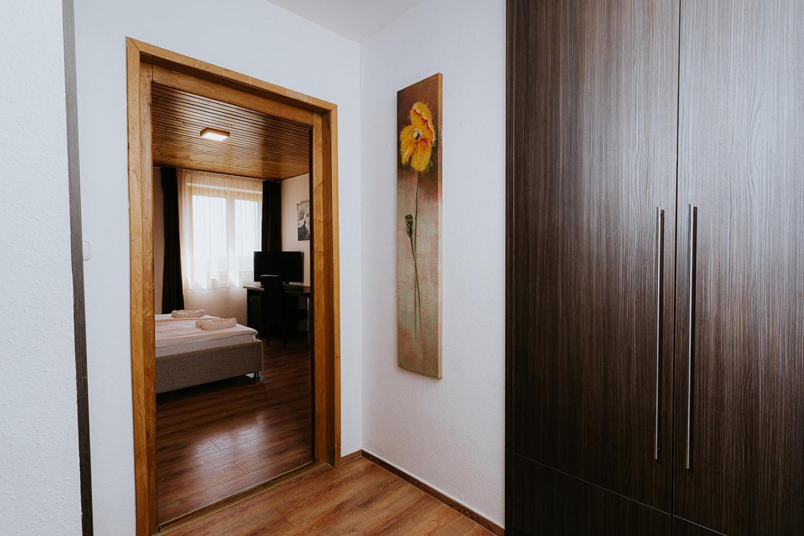 Aqua Hotel Gyula Bagian luar foto