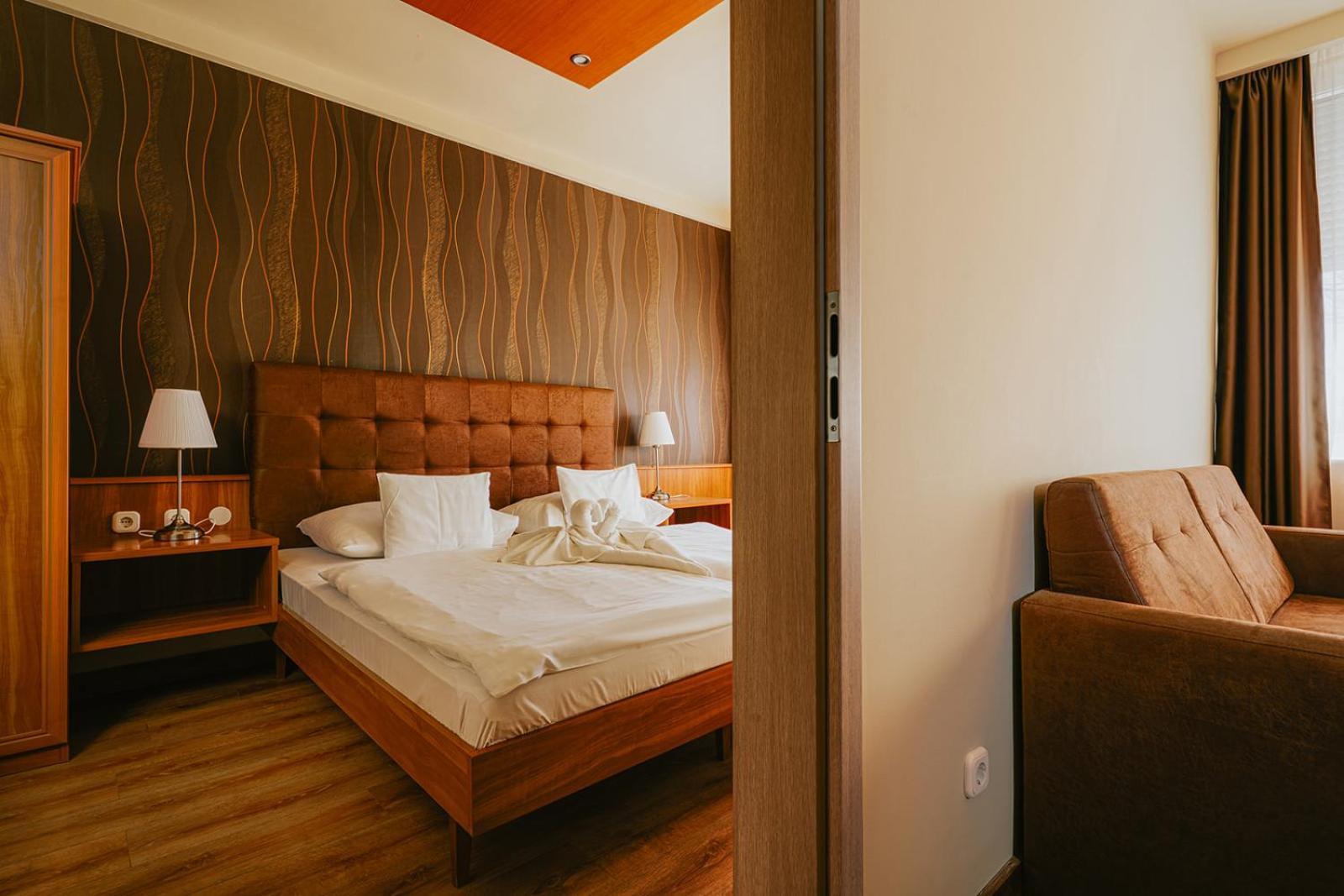 Aqua Hotel Gyula Bagian luar foto
