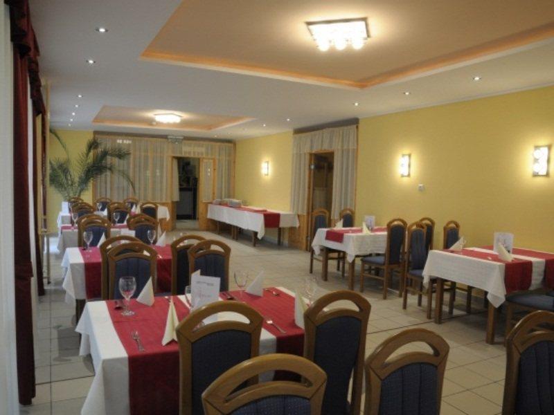 Aqua Hotel Gyula Bagian luar foto