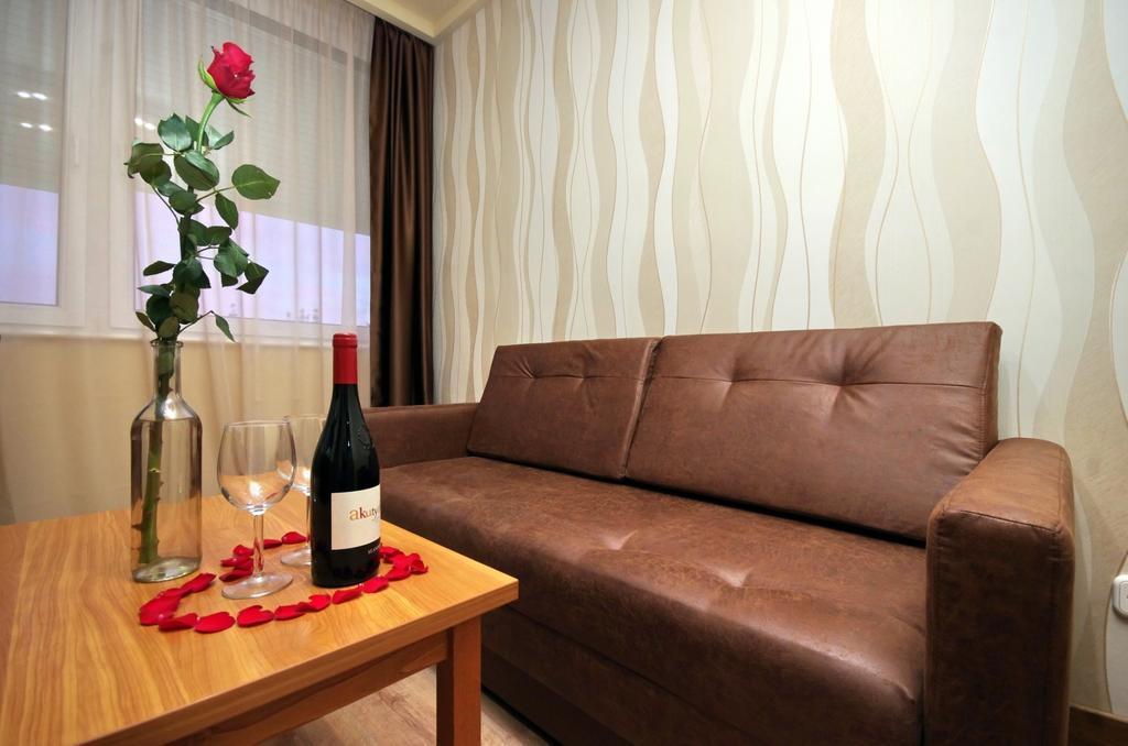 Aqua Hotel Gyula Bagian luar foto
