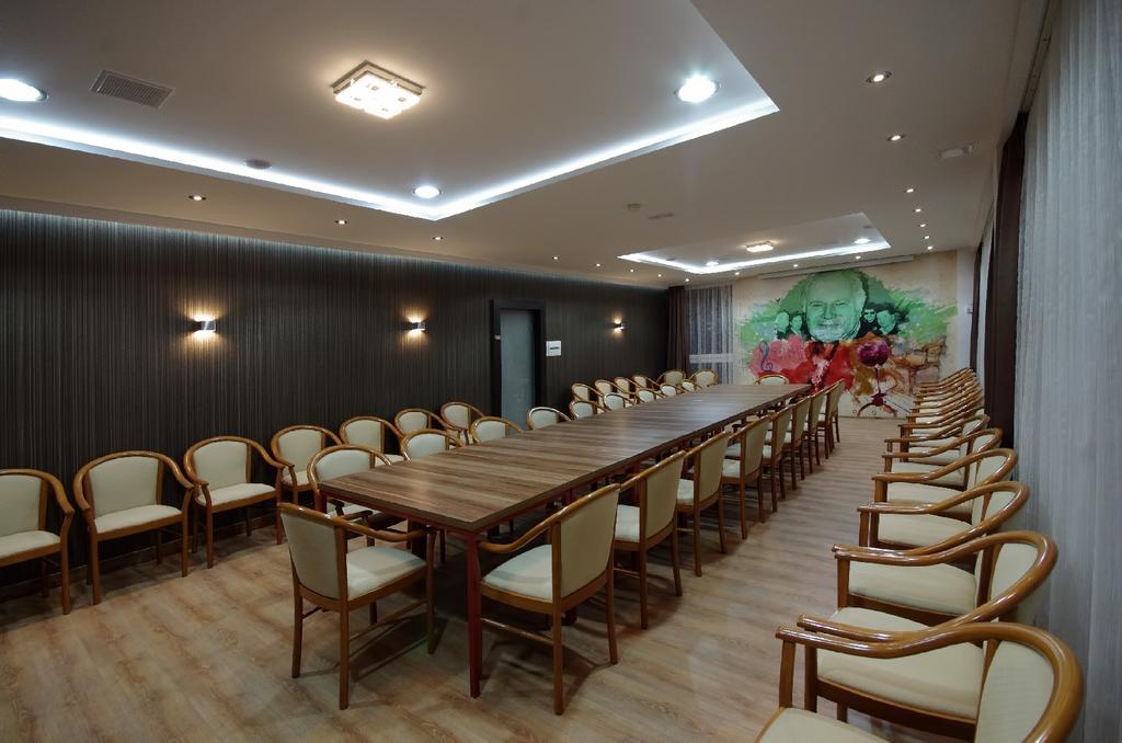 Aqua Hotel Gyula Bagian luar foto